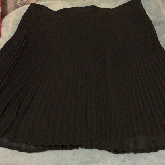 Skirt - Picture 2 of 3